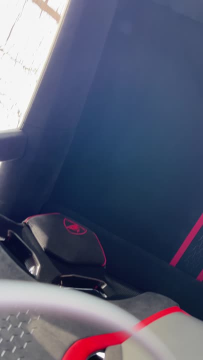 3 minutos e pouco do som do V10 da Huracan Tecnica