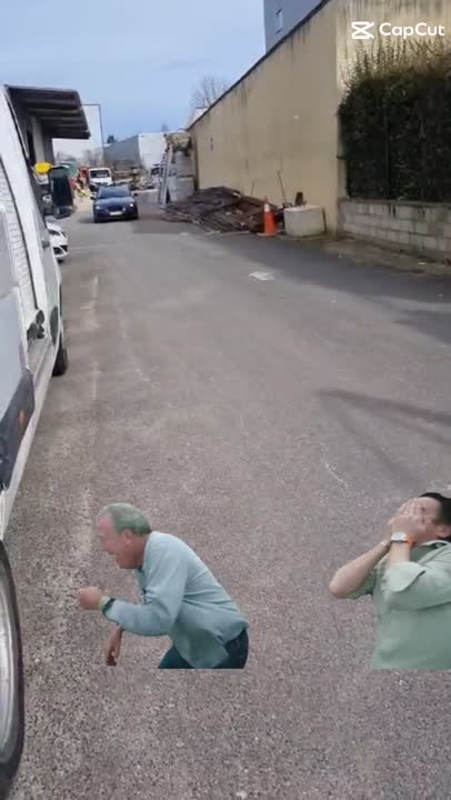 Um borraçhão com pneus 295 atraz 😂